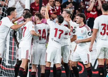 Jugadores del Sevilla FC durante una celebración. | Imagen: perfil de X @SevillaFC.
