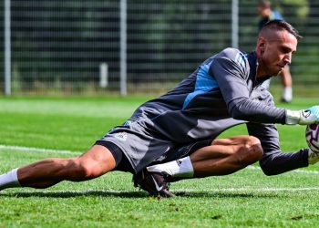 Odysseas Vlachodimos, nuevo fichaje del Sevilla FC, realizando una sesión de entrenamiento con el Newcastle. | Imagen: X.