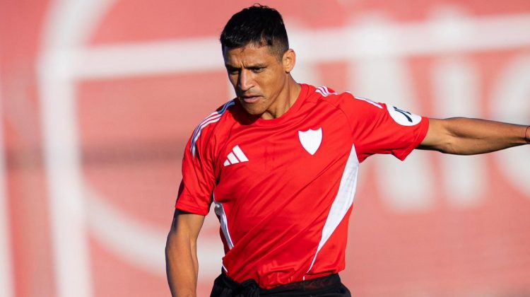Alexis Sánchez realizando una sesión de entrenamiento con el Sevilla FC. | Imagen: perfil de X @SevillaFC.