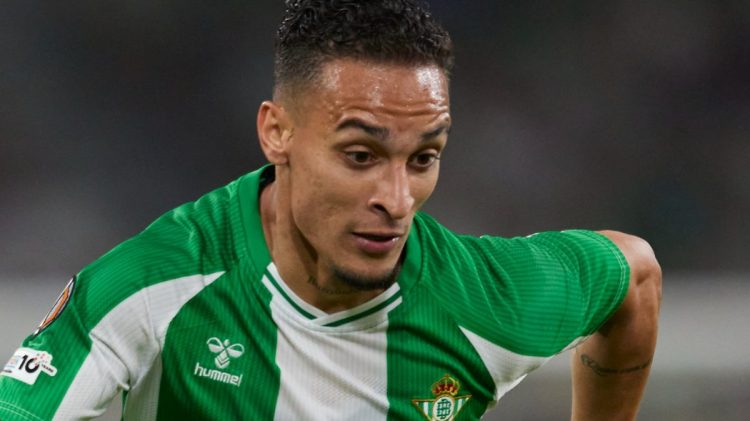 Antony durante una jugada del Real Betis - Nottingham Forest. | Imagen: perfil de X @RealBetis.