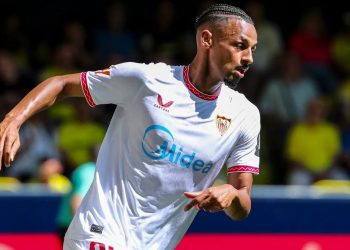 Djibril Sow disputando un partido con el Sevilla FC. | Imagen: X.