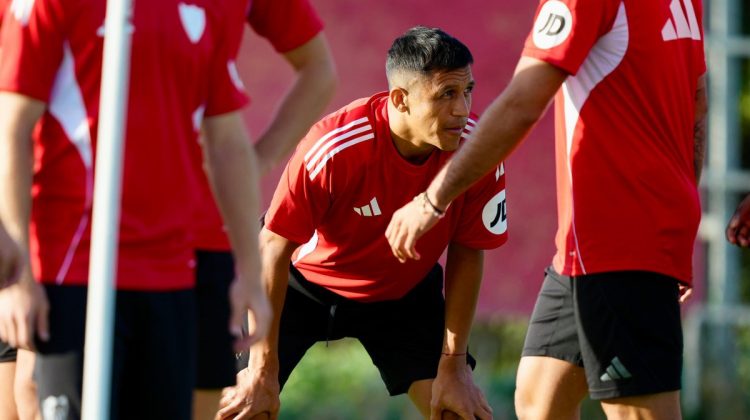Alexis Sánchez realizando su primer entrenamiento con el Sevilla FC. | Imagen: perfil de X @SevillaFC.