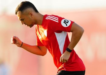 Joan Jordán durante la sesión de entrenamiento. | Imagen: perfil de X @SevillaFC.