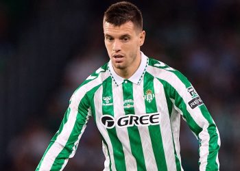 Lo Celso disputando un partido con el Real Betis. | Imagen: X.