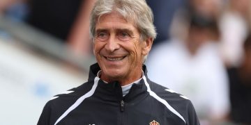 Manuel Pellegrini durante un partido del Real Betis. | Imagen: X.
