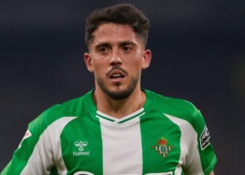 Pablo Fornals disputando un partido con el Real Betis. | Imagen: X.