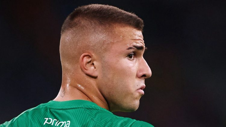 Pablo García disputando un partido con el Real Betis. | Imagen: X.