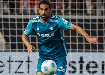 Ricardo Rodríguez disputando un partido con el Real Betis. | Imagen: X.