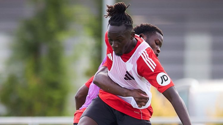 Batista Mendy durante una sesión de entrenamiento del Sevilla FC. | Imagen: perfil de X @ZonaMixta__.