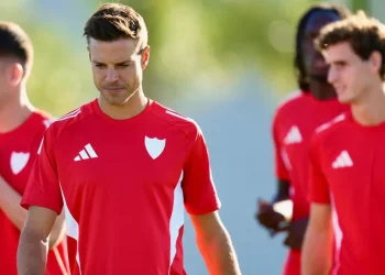 Azpilicueta realizando una sesión de entrenamiento. | Imagen: página web Sevilla FC.