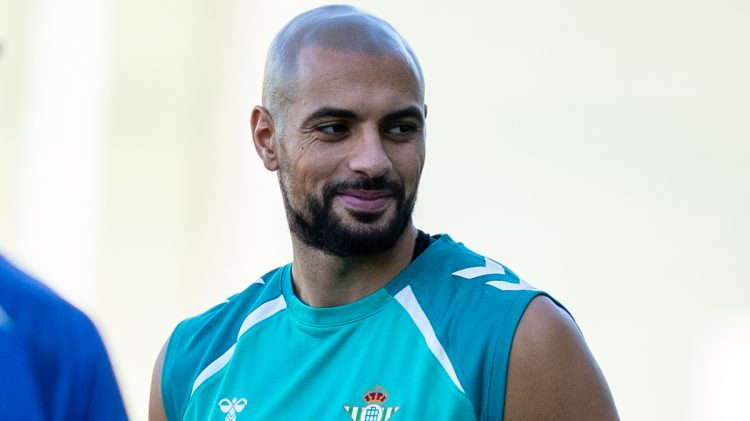 Sofyan Amrabat realizando una sesión de entrenamiento con el Real Betis. | Imagen: perfil de X @RealBetis.