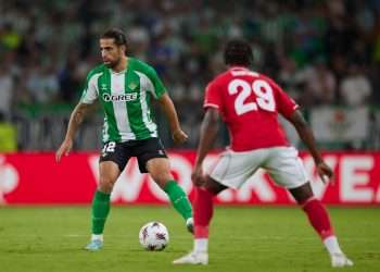 Ricardo Rodríguez durante el Real Betis - Nottinghan Forest