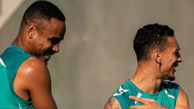 Antony y Natan durante una sesión de entrenamiento con el Real Betis. | Imagen: perfil de X @RealBetis.