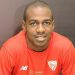 Gaël Kakuta posando en su presentación con la equipación del Sevilla. | Imagen: perfil de X @SevillaFC.