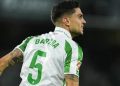 Bartra disputando un partido con el Real Betis. | Imagen: perfil de X @ZonaMixta__.