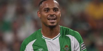 Natan disputando un partido con el Real Betis. | Imagen: X.