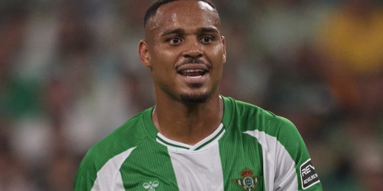 Natan disputando un partido con el Real Betis. | Imagen: X.