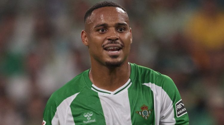 Natan disputando un partido con el Real Betis. | Imagen: X.