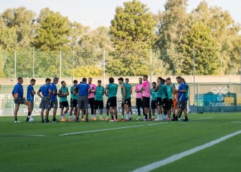 Plantilla del Real Betis, durante una sesión de entrenamiento. | Imagen: perfil de X @RealBetis.