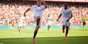 Un Sevilla sublime rompe todos los maleficios para desatar la ‘Peladomanía’ en Nervión