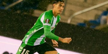 Valentín Gómez disputando un partido de Europa League con el Real Betis. | Imagen: X.