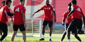 Jugadores del Sevilla durante la sesión de entrenamiento correspondiente al 9 de octubre. | Imagen: página web Sevilla FC.