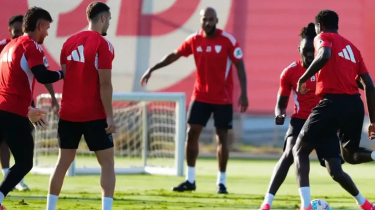Jugadores del Sevilla durante una sesión de entrenamiento. | Imagen: página web Sevilla FC.