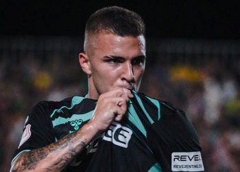 Pablo García celebra uno de sus goles al Atlético Palma del Río