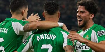 Bartra, Antony y Fornals celebrando un gol del Real Betis. | Imagen: perfil de X @RealBetis.