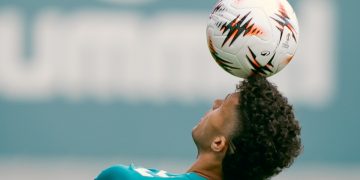 Deossa durante una sesión de entrenamiento del Real Betis. | Imagen: perfil de X @RealBetis.