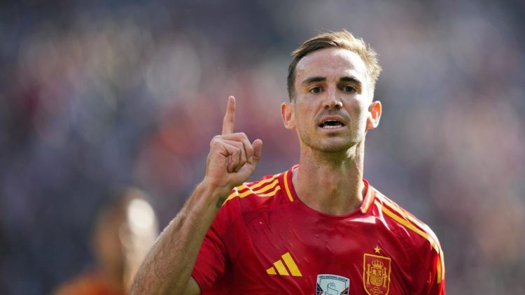 Fabián Ruiz, ex del Real Betis, disputando un partido con la Selección Española. | Imagen: X.