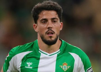 Pablo Fornals disputando un partido con el Real Betis. | Imagen: X.
