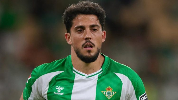 Pablo Fornals disputando un partido con el Real Betis. | Imagen: X.
