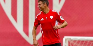 Azpilicueta durante una sesión de entrenamiento con el Sevilla FC. | Imagen: X.