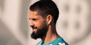 Isco Alarcón durante una sesión de entrenamiento del Betis. | Imagen: perfil de X @RealBetis.