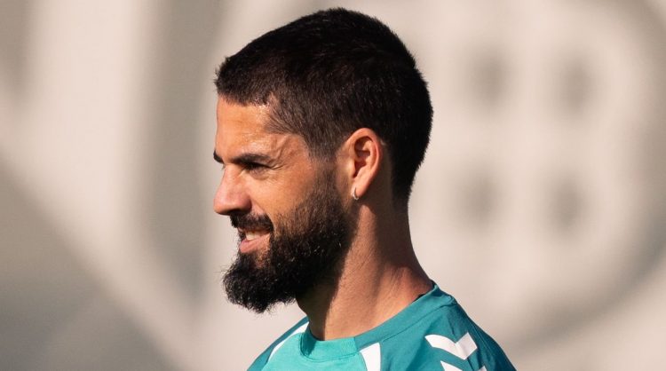 Isco Alarcón durante una sesión de entrenamiento del Betis. | Imagen: perfil de X @RealBetis.