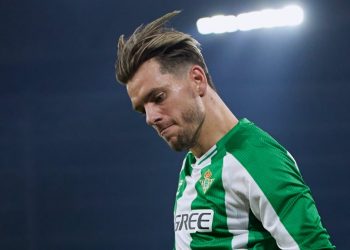 Lo Celso disputado un partido con el Betis en La Cartuja de noche. | Imagen: perfil de X @RealBetis.