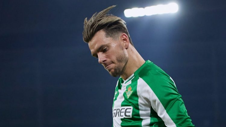 Lo Celso disputado un partido con el Betis en La Cartuja de noche. | Imagen: perfil de X @RealBetis.