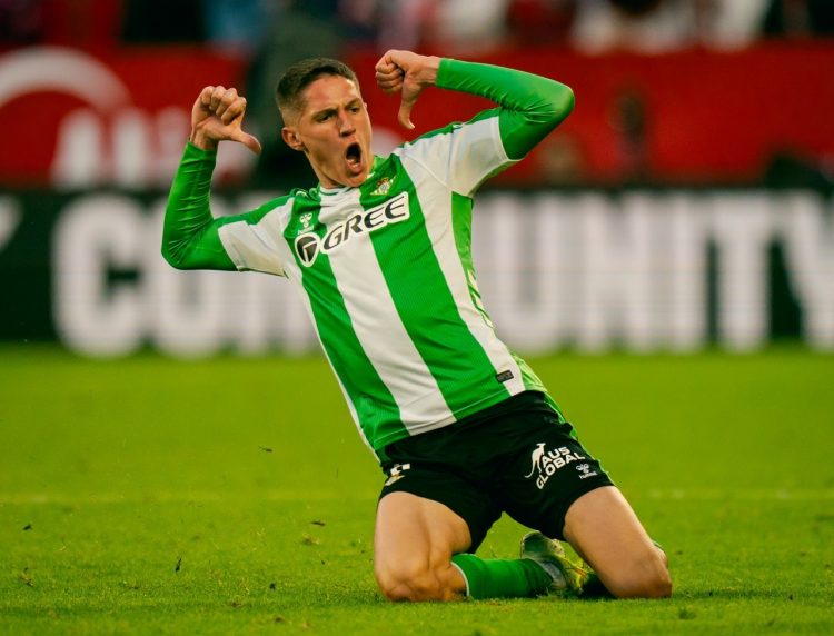 El Real Betis conquista Nervión en un derbi empañado por la suspensión en el tramo final