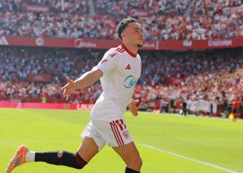 Rubén Vargas celebrando un gol anotado con el Sevilla. | Imagen: X.