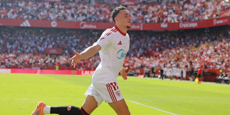 Rubén Vargas celebrando un gol anotado con el Sevilla. | Imagen: X.