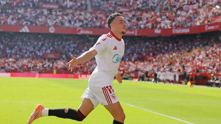 Rubén Vargas celebrando un gol anotado con el Sevilla. | Imagen: X.