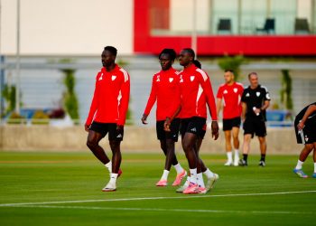 El Sevilla prepara el duelo ante Osasuna con dos grandes incógnitas