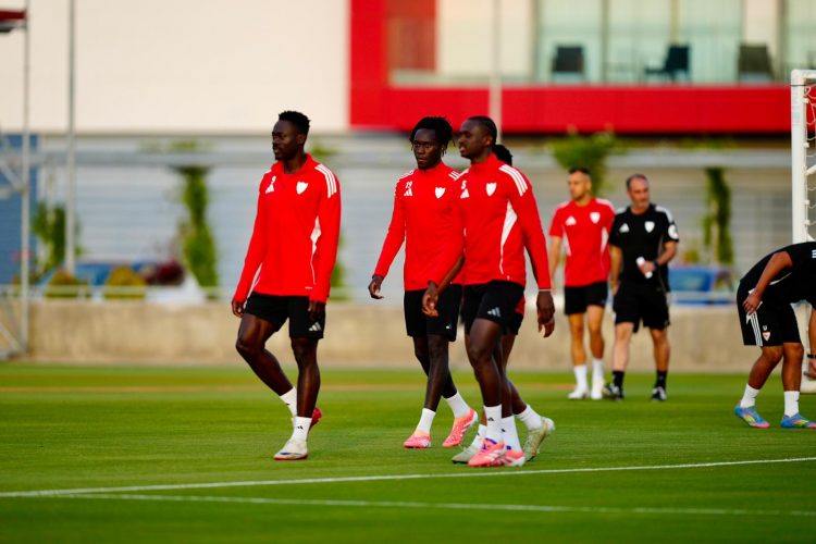 El Sevilla prepara el duelo ante Osasuna con dos grandes incógnitas