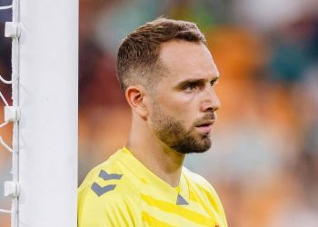 Pau López durante un partido con el Real Betis