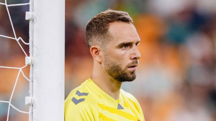 Pau López durante un partido con el Real Betis