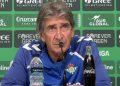 Pellegrini durante la rueda de prensa del Betis