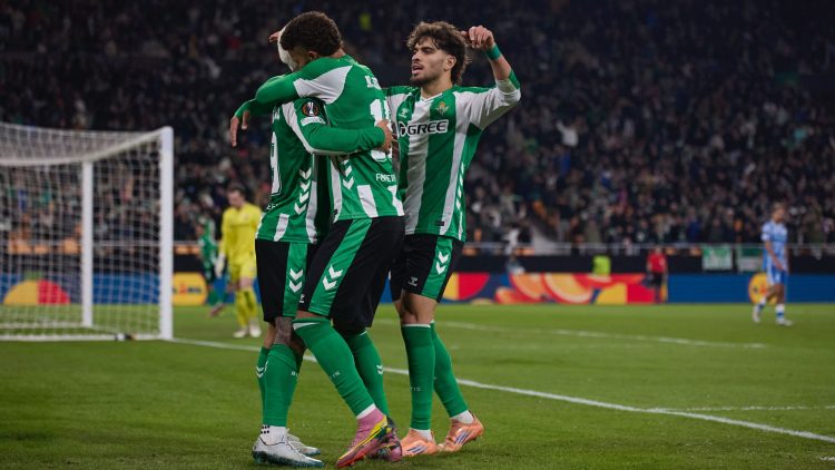 Los jugadores del Real Betis celebran uno de los tantos ante el FC Utrecht