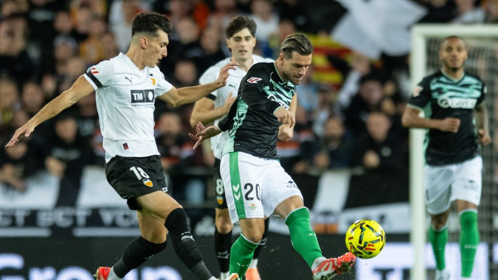 Giovani Lo Celso durante el Valencia - Real Betis