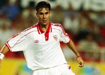 Tsartas disputando un partido con el Sevilla. | Imagen: X.